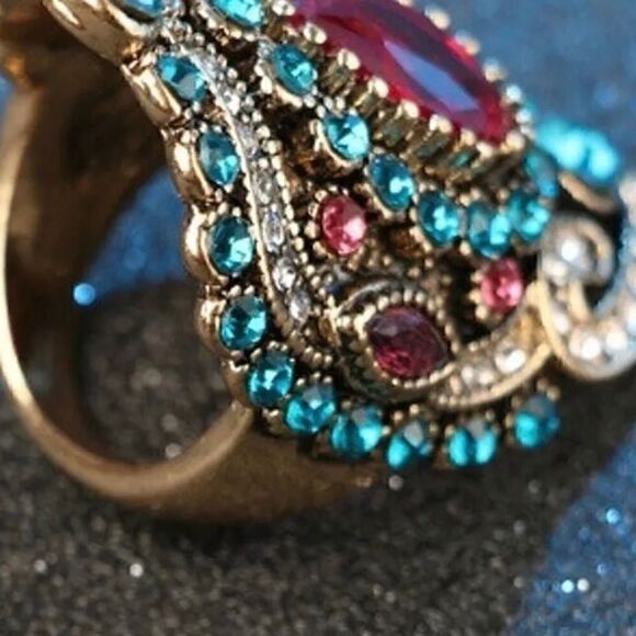 🌺 Bohemian Gorgeous Unique crystal & rhinestone Cocktail Ring 🌺 - Picture 2 of 6